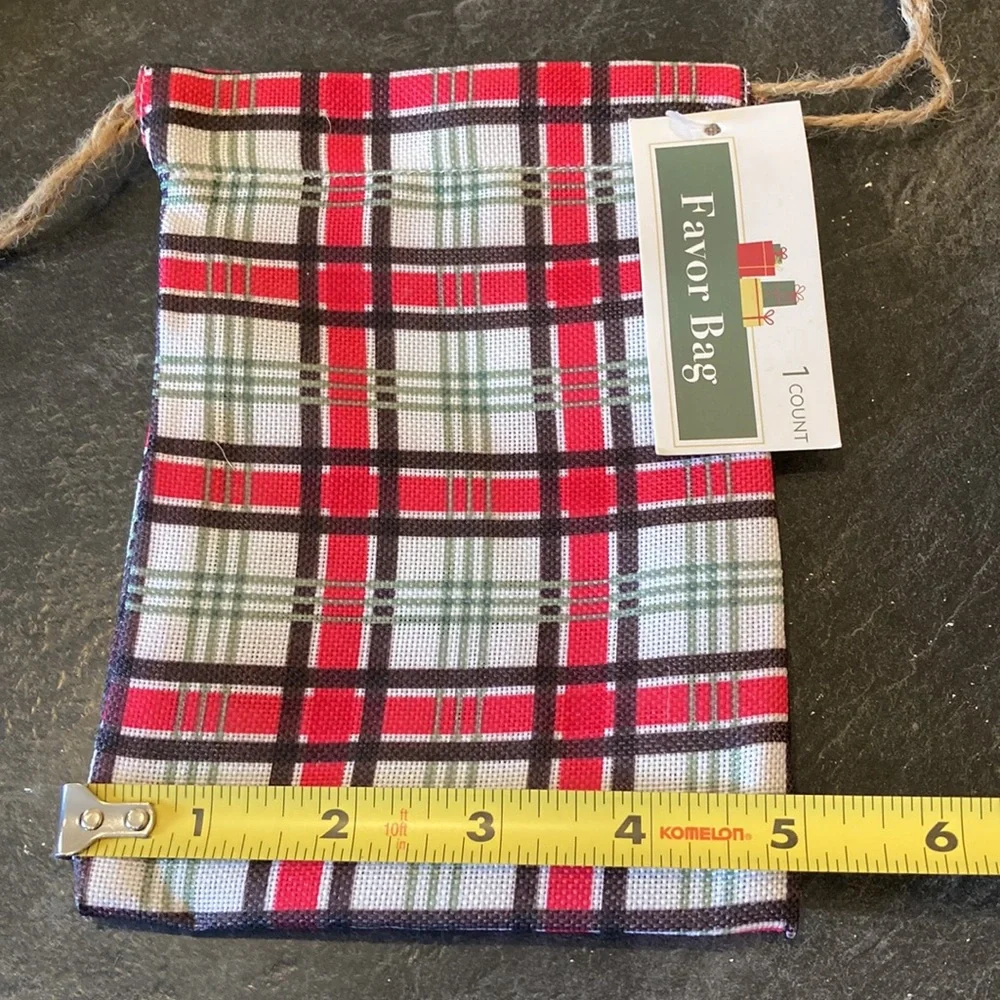 25 Favor Gift Drawstring Party bags - red green black plaid - NWT